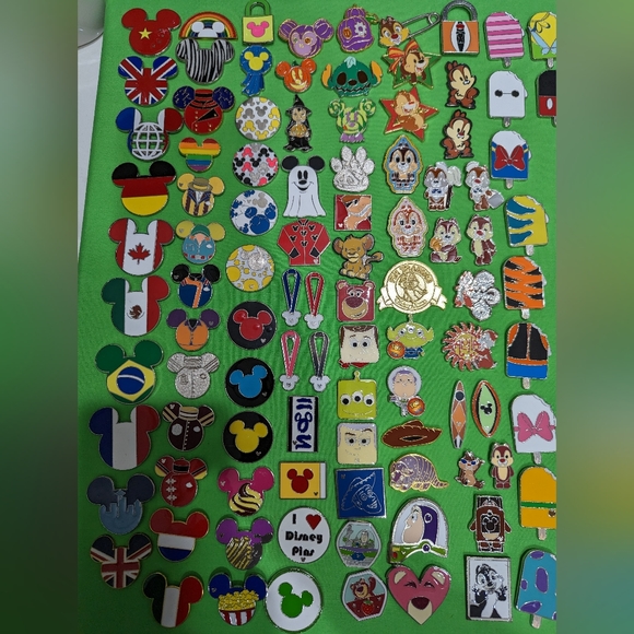 $21 for 10 Tradeable Disney Park Pins *Randomly Selected* - Picture 4 of 10